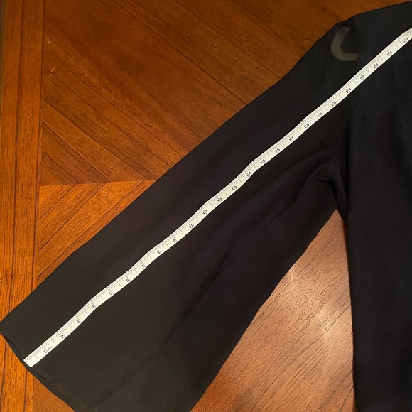 Black blouse w. Sheer long wide arms (size large) - Picture 7 of 7